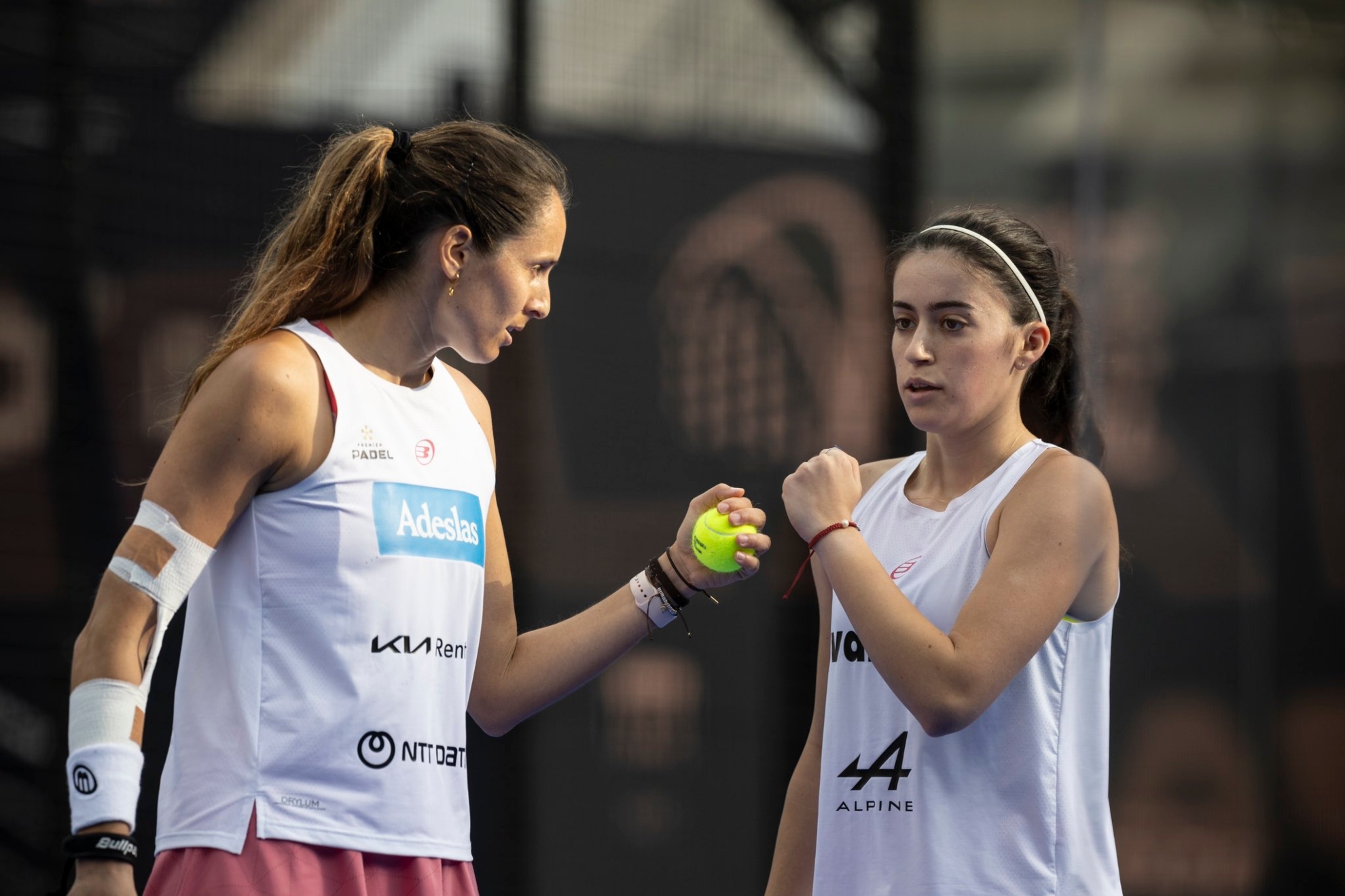 态势靠拢 态势靠拢